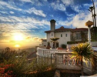 Hearst Castle Luxury House HD Beddable Wallpaper