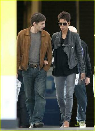 Halle Berry Image Art Show With Olivier Martinez HD