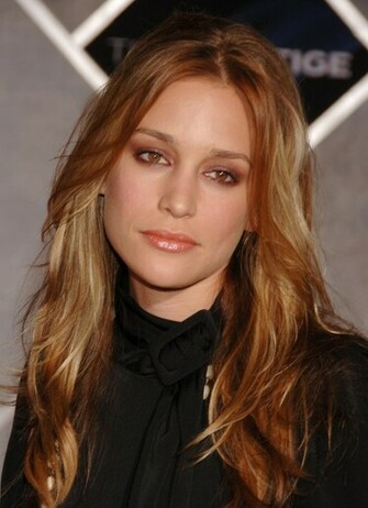 Piper Perabo Hot Pics HD Wallpaper