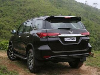 Toyota Fortuner Wallpaper