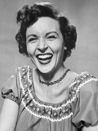 Betty White Posing Gracefully In A Glamour Shot Wallpaper