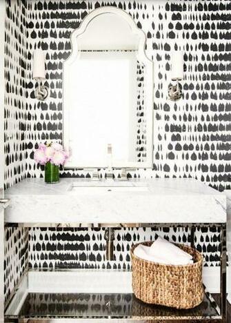 Queen Of Spain Wallpaper Black And