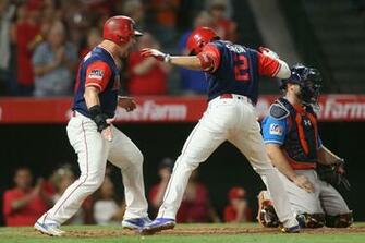 Andrelton Simmons Go Ahead Run Hr Gives An Amazing Night At The
