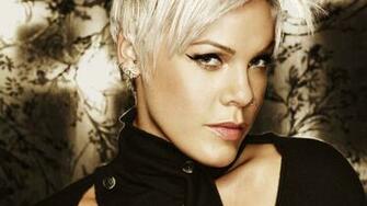 Pink Singer HD Wallpaper