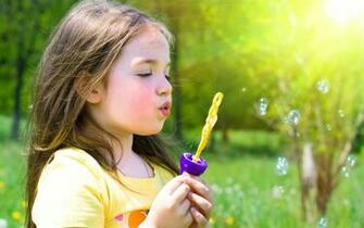Cute Little Girl Playing Bubble HD Wallpaper
