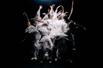 Popping Dance Group Wallpaper