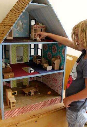 Dollhouse Wallpaper Makeover For E