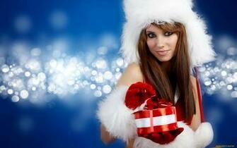 The Oversized Christmas Beauty HD Wallpaper Featured