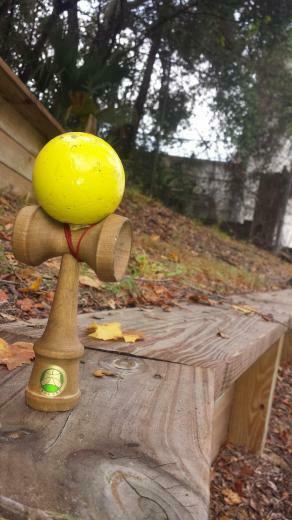 Wallpaper Of A Nicely Loved Tk16 Kendama