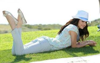 Selena Gomez Wallpaper HD Desktop