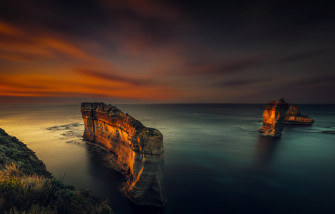 Majestic Cliffside At Dusk Wallpaper