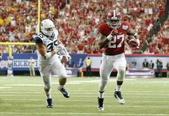 Alabama Running Back Derrick Henry Runs As West Virginia