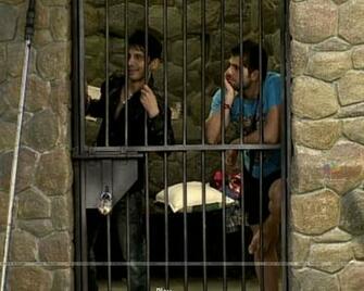 Kamal Khan And Bakhtiyaar In Jail Wallpaper Size