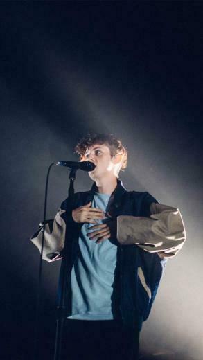 Troye Sivan Wallpaper Amino