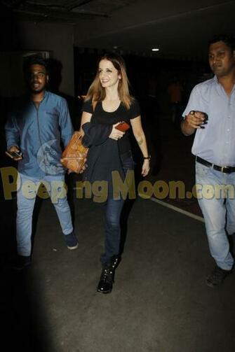 Ajay Kajol Head To Singapore Athiya And Hrvy Papped At
