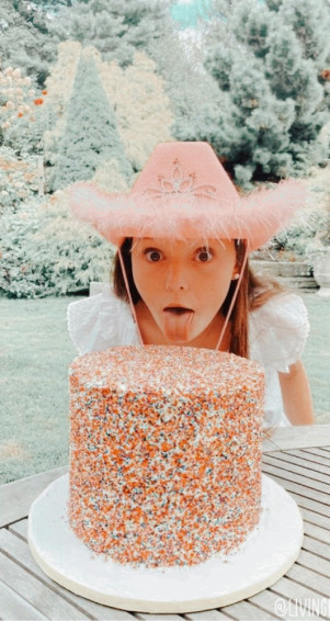 Soft Gif Preppy Party Girl With Hat Cowgirl Halloween Costume