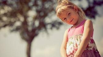 Cute Child Girl Wallpaper