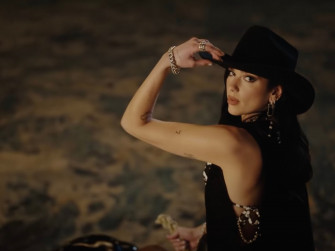 Watch Dua Lipa S New Video For Love Again Pitchfork