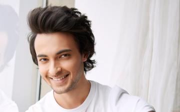Aayush Sharma Hair Style Wallpaper Teahub Io