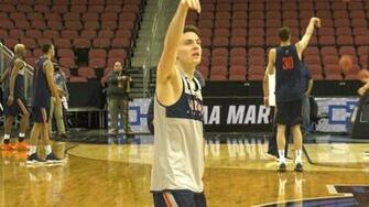 Uva S Kyle Guy Faces His High School Rival In Elite Eight Wvir