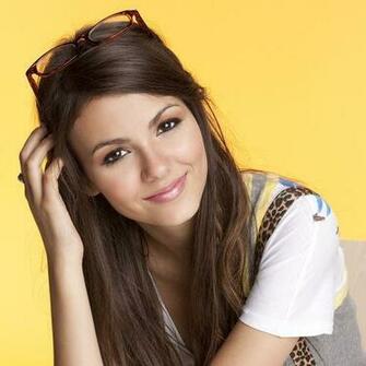 Victoria Justice Leopard Braces Picture For iPhone Blackberry iPad