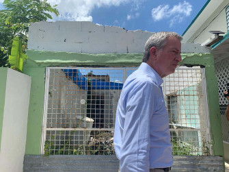 Bill De Blasio Surveying Broken Houses Wallpaper