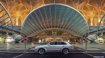 Bentley Bentayga Plug In Hybrid Side HD Wallpaper