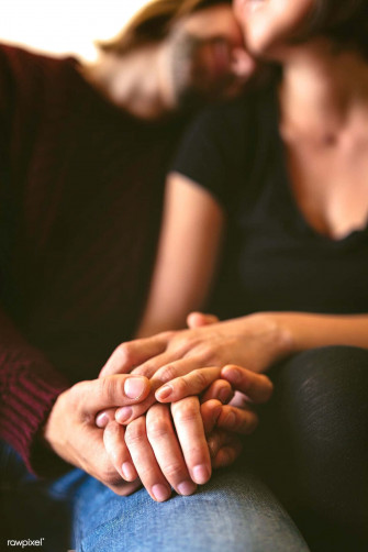 Couple Holding Hand Picture X Wallpaper