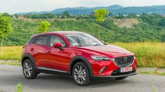 Mazda Cx HD Wallpaper Kodo Lady In Red