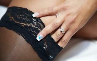 Wallpaper Girl Put Her Hand In Stocking Feet 3d For
