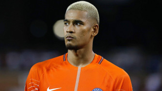 Alphonse Areola With Blonde Hair Wallpaper