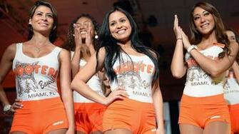 Hooters Wallpaper