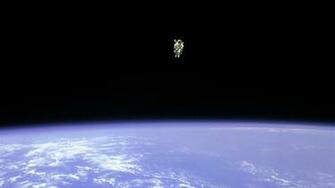 Earth Astronaut Wallpaper