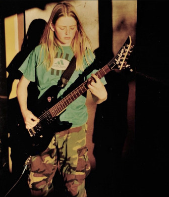 Profile Of Emily Armstrong Replacement For Chester Bennington As The Wallpaper
