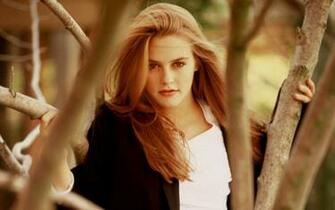 Alicia Silverstone HD Wallpaper For Desktop