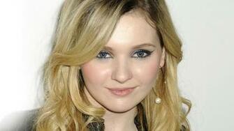 Abigail Breslin HD Wallpaper For Desktop