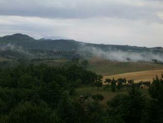 Wallpaper S Umbrian Farmhouse And Hills In