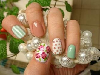 Vintage Floral Wallpaper Nails Nice
