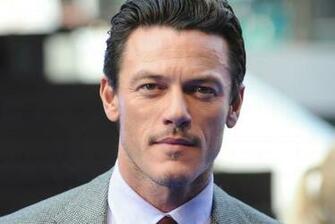 Luke Evans Handsome Wallpaper Imagenes