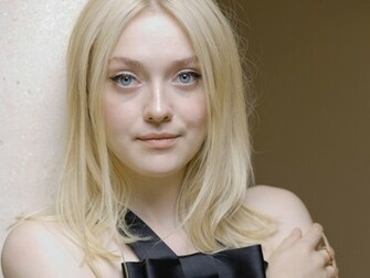 Dakota Fanning Pics Wallpaper High Definition Quality