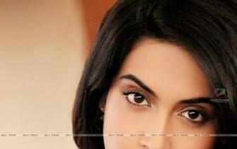 Sarah Jane Dias Wallpaper Size