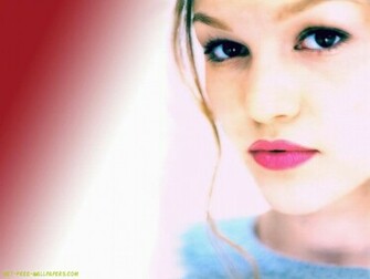 Julia Stiles Wallpaper