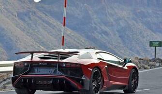 Lamborghini Aventador Full HD Pics Wallpaper