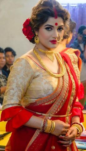 Srabanti Chatterjee Wiki Bio Age Family Hot Photo Pics Image