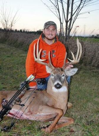 Whitetail In The Woods Wi By Jonathan Gibbons Bowhunting