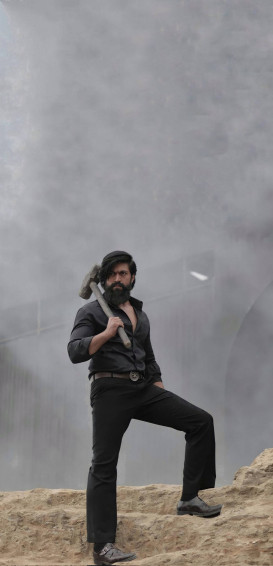K G F Rocky With Hammer Wallpaper