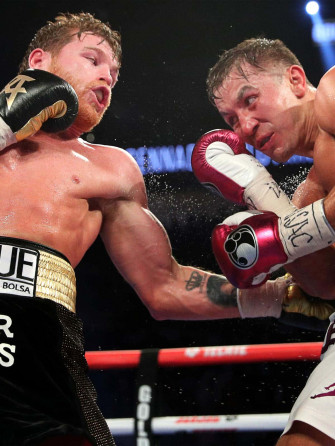 Image Boxer Canelo Alvarez Wincing After Taking A Punch