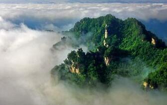 Green Mountain Foggy Clouds Wallpaper