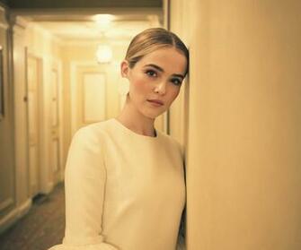 Zoey Deutch In New HD Wallpaper