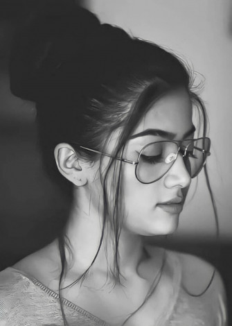 Rashmika Mandanna HD Black And White Njo66bs4g0n9ysp6 Wallpaper